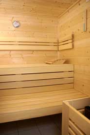 Sauna-Innenausstattung - symbolisch, hat nichts mit dem Artikel direkt etwas zu tun.